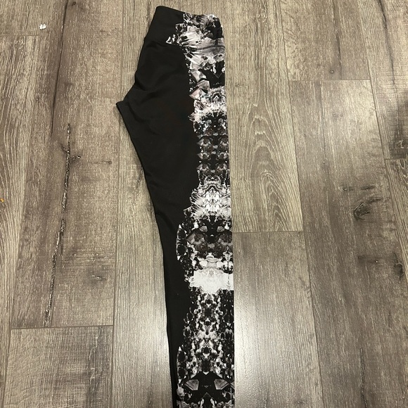 Alo Yoga High-Waist Airbrush Legging in Dark Krystal Black Size Small - Picture 8 of 8